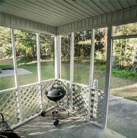 493 E LAKE Drive, Riverdale, GA 30274