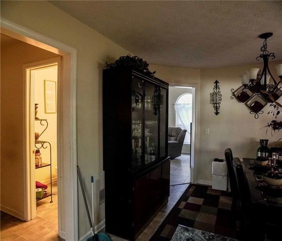 493 E LAKE Drive, Riverdale, GA 30274