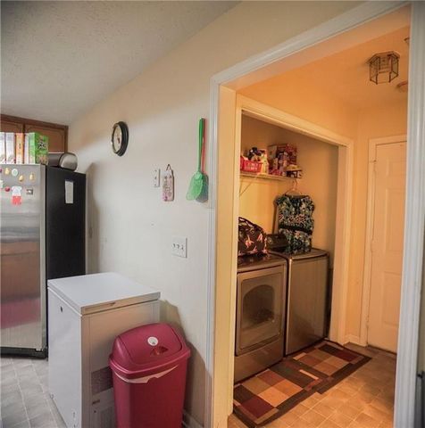 493 E LAKE Drive, Riverdale, GA 30274