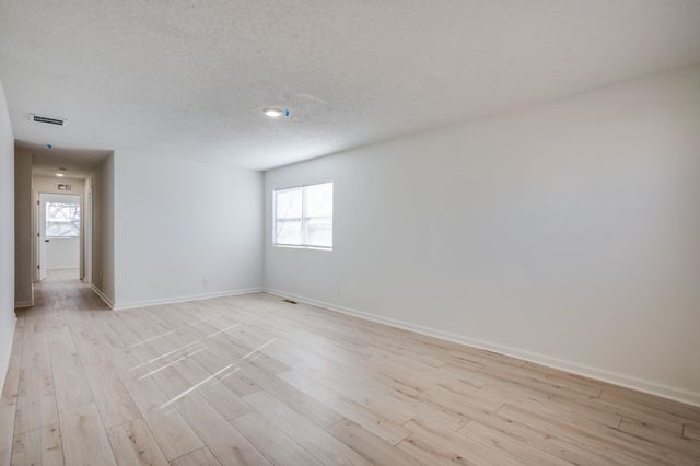 502 N Summitlawn Ln, Wichita, KS 67212