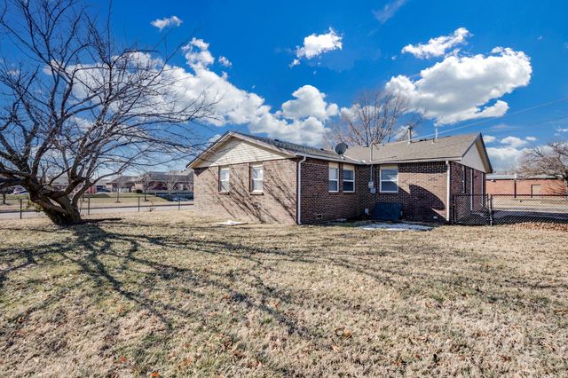 502 N Summitlawn Ln, Wichita, KS 67212