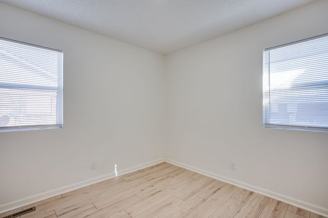 502 N Summitlawn Ln, Wichita, KS 67212