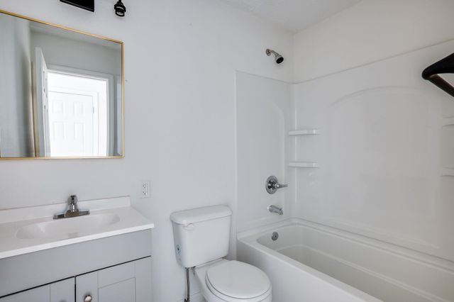 502 N Summitlawn Ln, Wichita, KS 67212