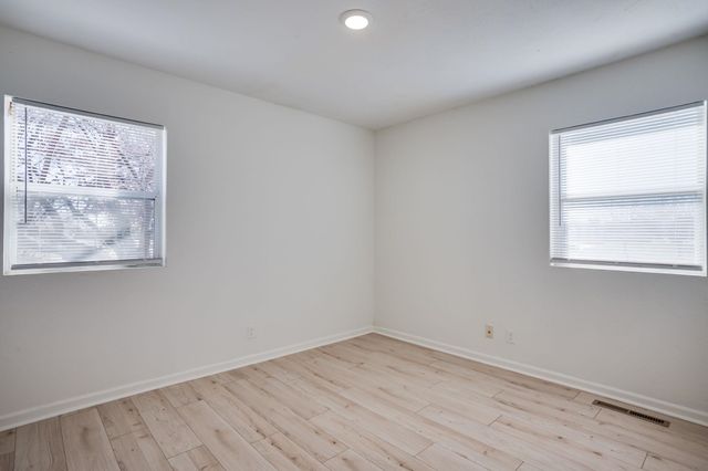 502 N Summitlawn Ln, Wichita, KS 67212