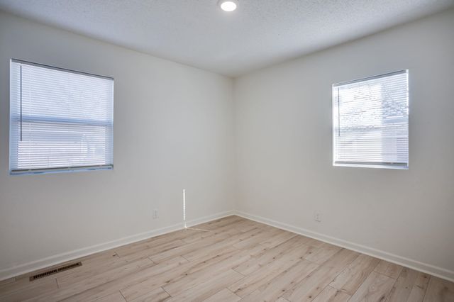 502 N Summitlawn Ln, Wichita, KS 67212