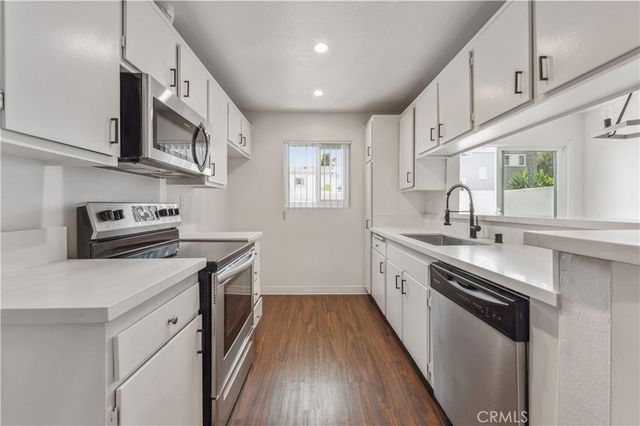 415 S Prospect Avenue 204, Redondo Beach, CA 90277