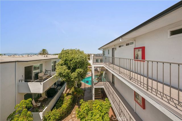 415 S Prospect Avenue 204, Redondo Beach, CA 90277
