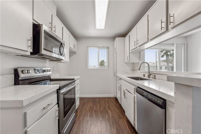 415 S Prospect Avenue 204, Redondo Beach, CA 90277