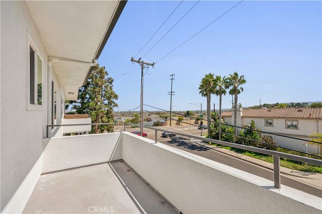 415 S Prospect Avenue 204, Redondo Beach, CA 90277