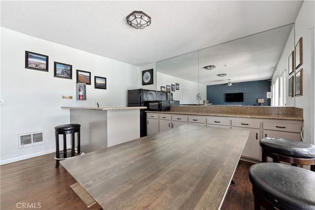 415 S Prospect Avenue 204, Redondo Beach, CA 90277