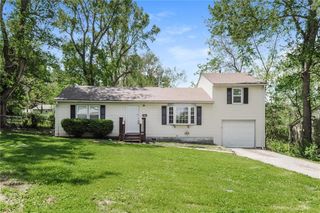 10306 Oakland Avenue, Kansas City, MO 64134