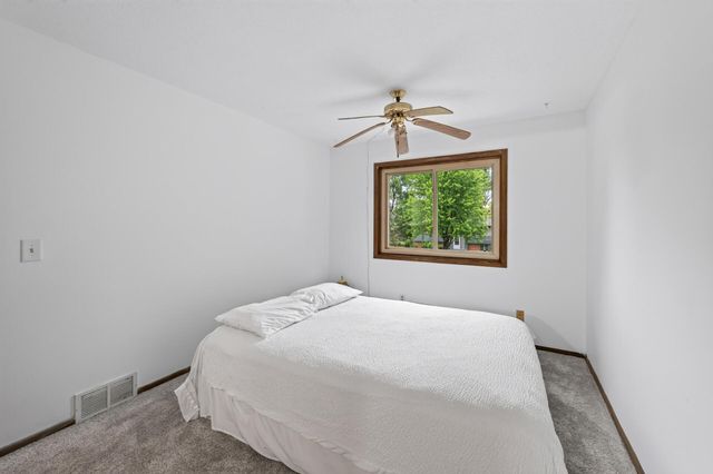 6025 79th Avenue N, Brooklyn Park, MN 55443