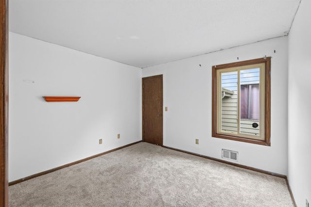 6025 79th Avenue N, Brooklyn Park, MN 55443