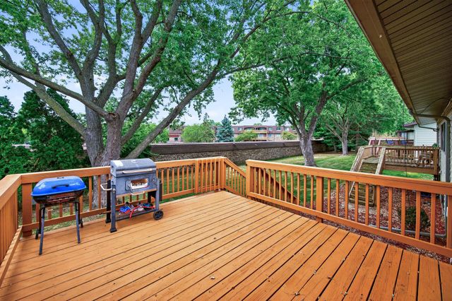 6025 79th Avenue N, Brooklyn Park, MN 55443