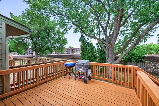 6025 79th Avenue N, Brooklyn Park, MN 55443
