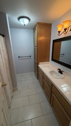 5398 W Robinson Avenue, Fresno, CA 93722