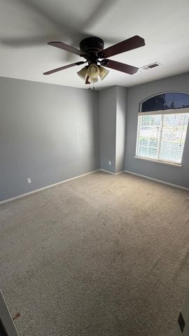 5398 W Robinson Avenue, Fresno, CA 93722