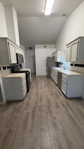 5398 W Robinson Avenue, Fresno, CA 93722