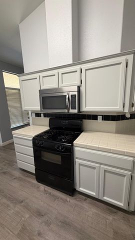 5398 W Robinson Avenue, Fresno, CA 93722