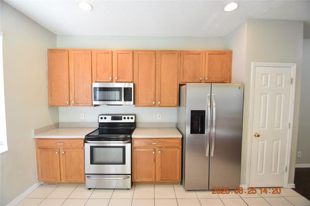 556 BLACK LION DRIVE NE 556, St Petersburg, FL 33716
