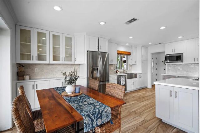 2528 University Drive, Newport Beach, CA 92660