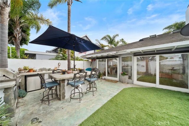 2528 University Drive, Newport Beach, CA 92660