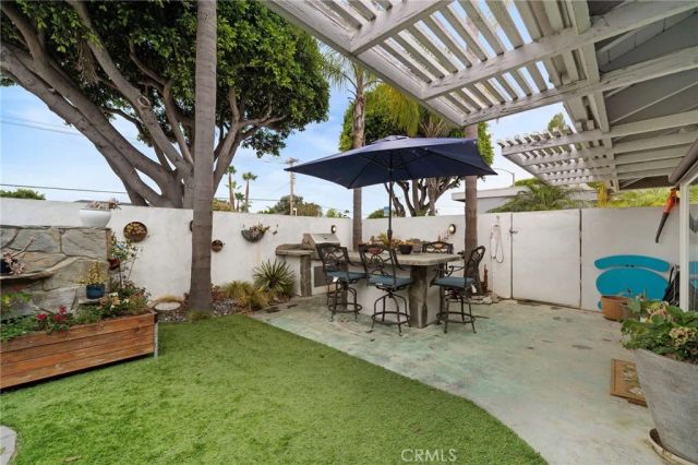 2528 University Drive, Newport Beach, CA 92660