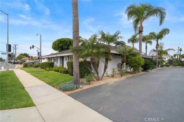 2528 University Drive, Newport Beach, CA 92660