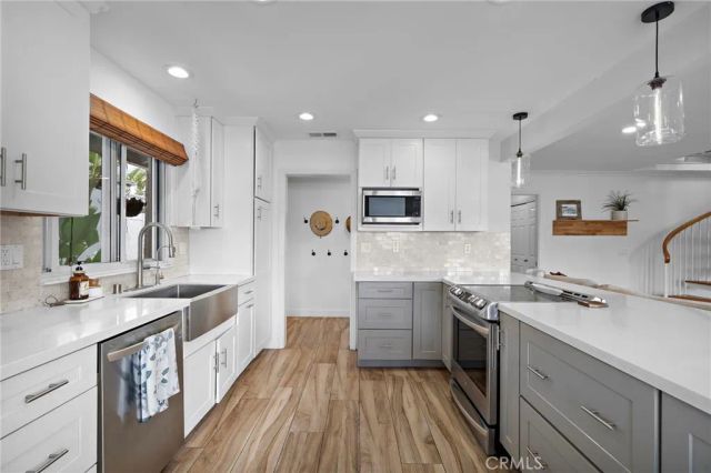 2528 University Drive, Newport Beach, CA 92660