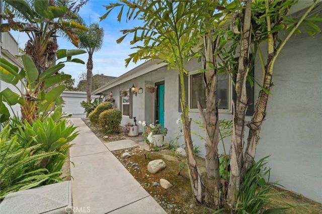 2528 University Drive, Newport Beach, CA 92660