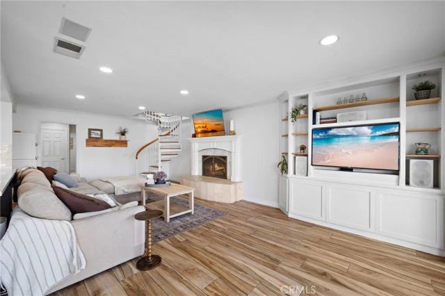 2528 University Drive, Newport Beach, CA 92660