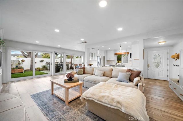 2528 University Drive, Newport Beach, CA 92660