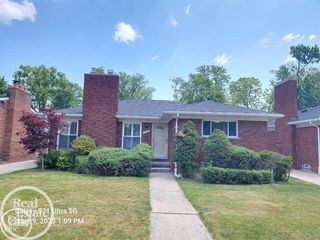 19944 Helen Avenue, Harper Woods, MI 48225