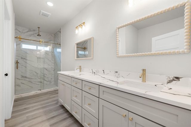 330 Cactus ST, Giddings, TX 78942