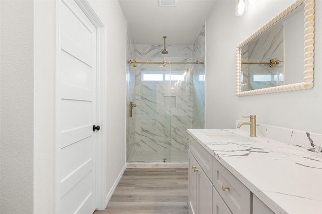 330 Cactus ST, Giddings, TX 78942