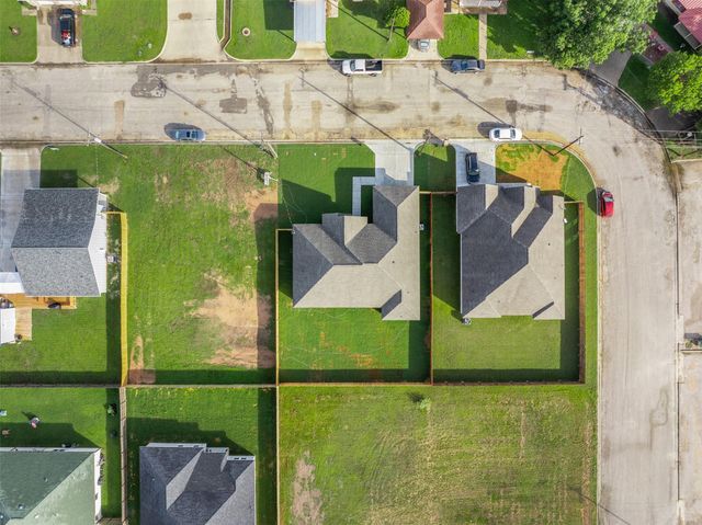 330 Cactus ST, Giddings, TX 78942