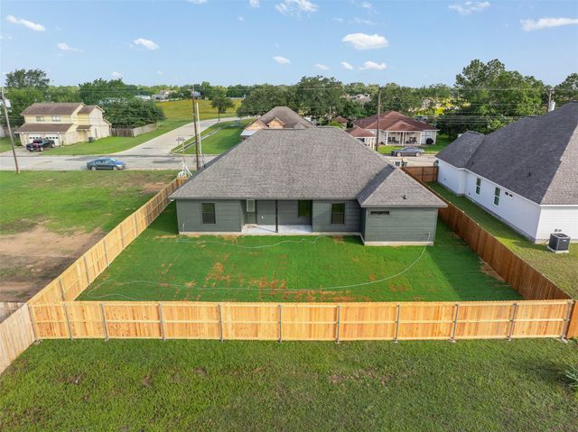 330 Cactus ST, Giddings, TX 78942