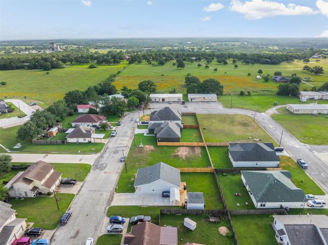 330 Cactus ST, Giddings, TX 78942