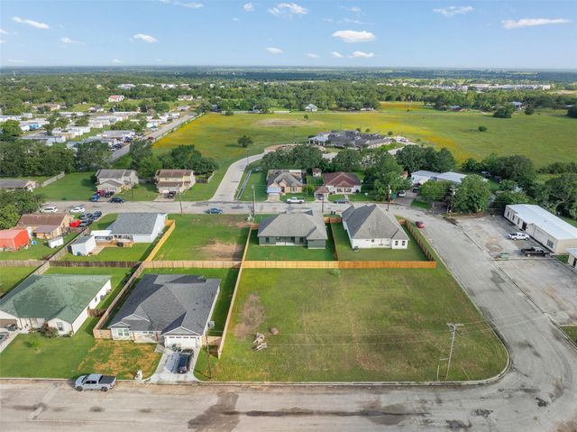 330 Cactus ST, Giddings, TX 78942