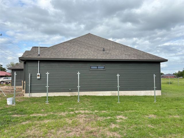 330 Cactus ST, Giddings, TX 78942