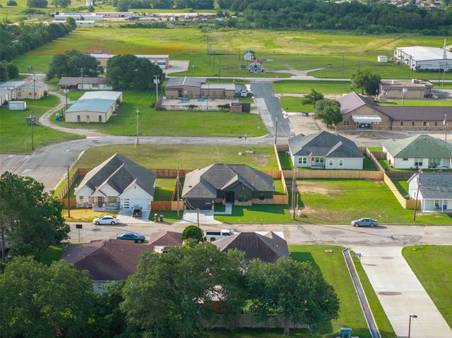 330 Cactus ST, Giddings, TX 78942