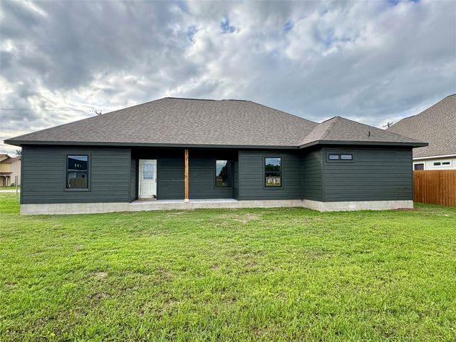 330 Cactus ST, Giddings, TX 78942