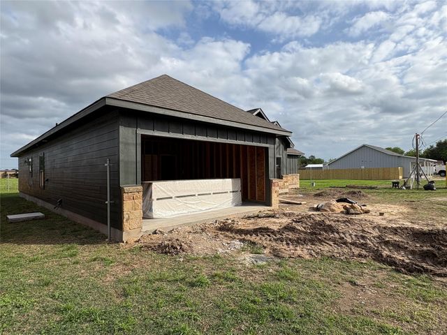330 Cactus ST, Giddings, TX 78942