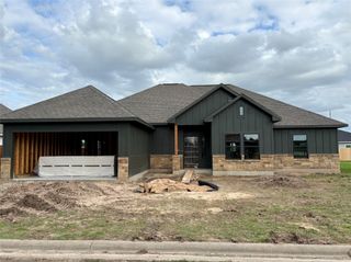 330 Cactus ST, Giddings, TX 78942