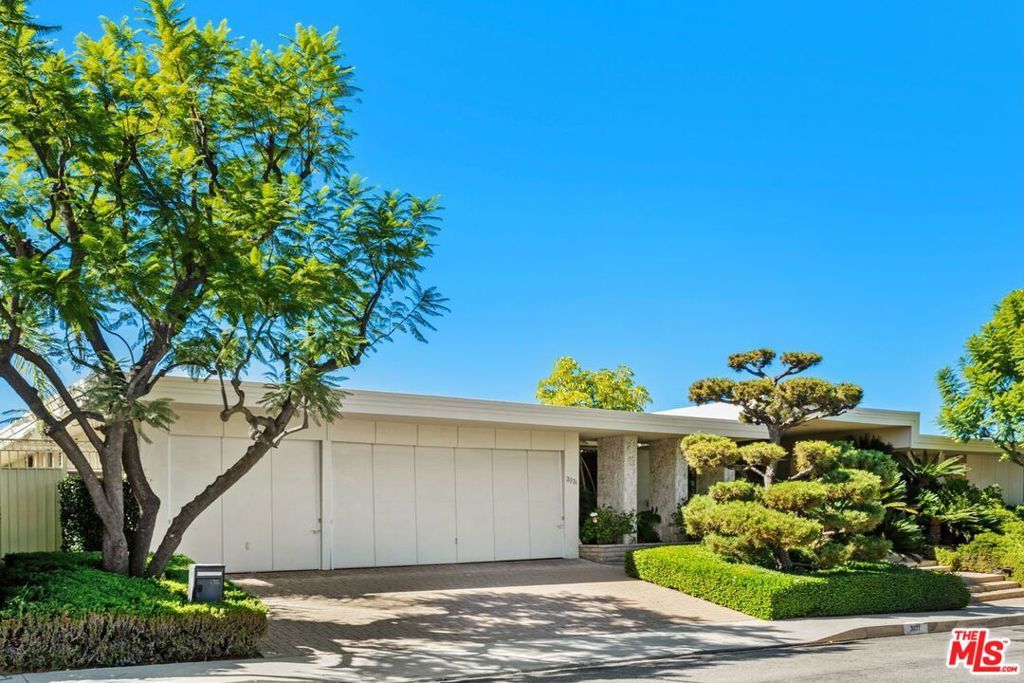 3031 Elvido Drive, Los Angeles, CA 90049 — photo 3