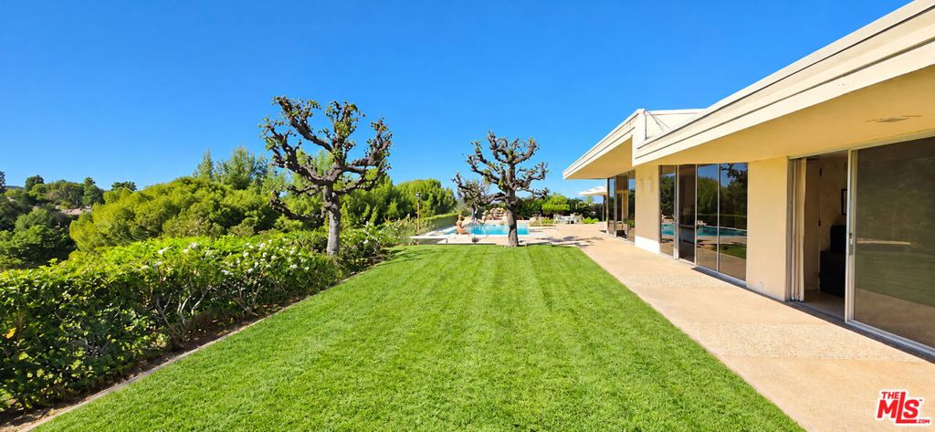 3031 Elvido Drive, Los Angeles, CA 90049 — photo 4