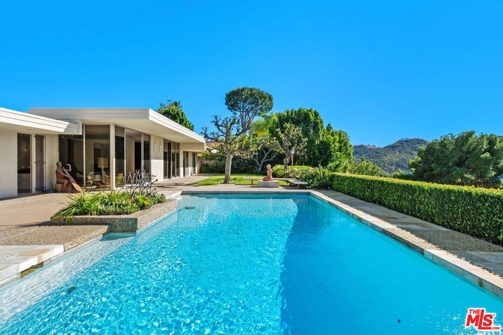 3031 Elvido Drive, Los Angeles, CA 90049 — photo 5