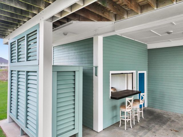 943 Sand Dune Drive, Crystal Beach, TX 77650