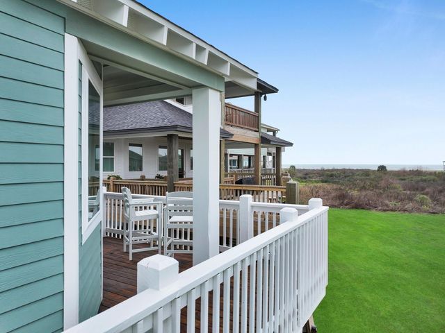 943 Sand Dune Drive, Crystal Beach, TX 77650