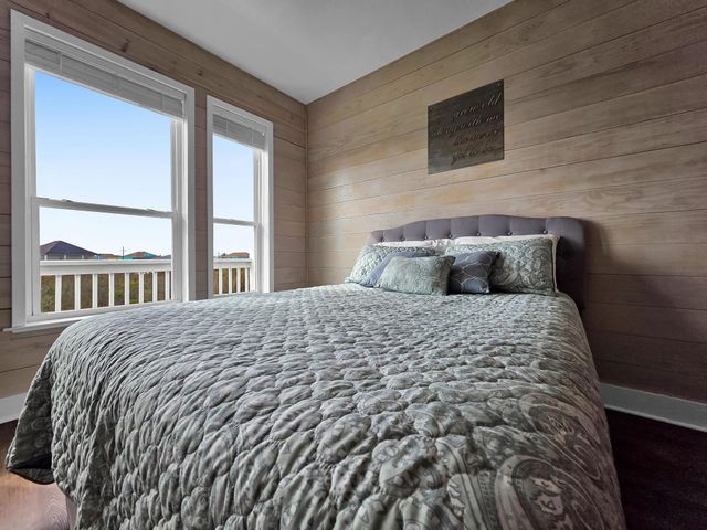 943 Sand Dune Drive, Crystal Beach, TX 77650